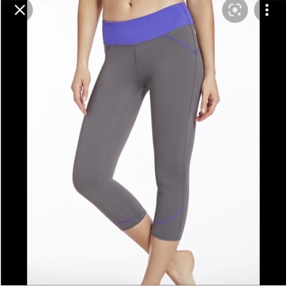 Fabletics Lima Define Capri Leggings